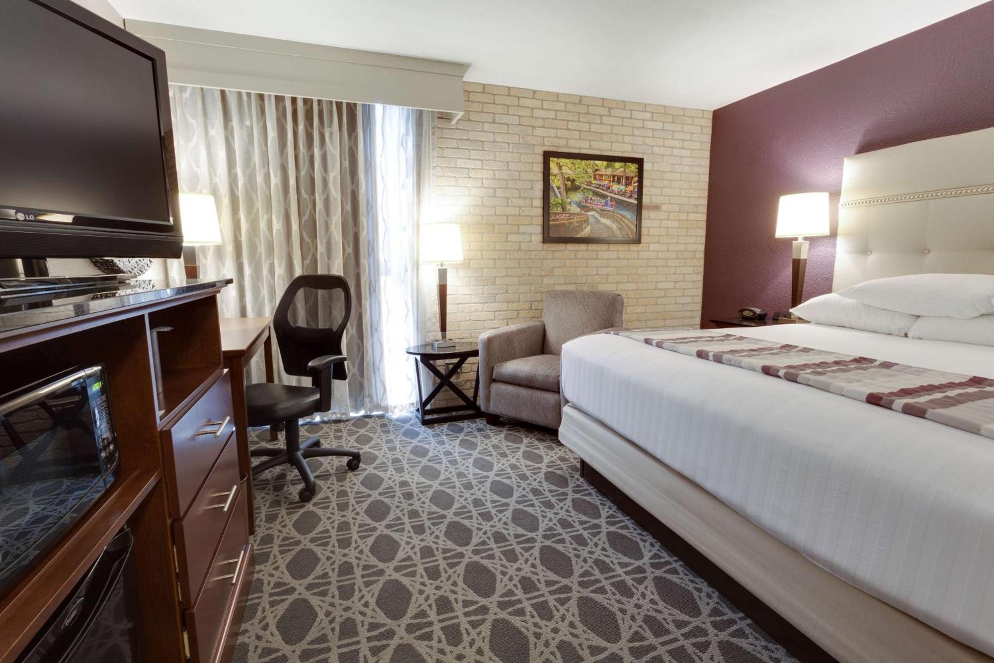 Drury Inn & Suites San Antonio Northeast Exterior photo